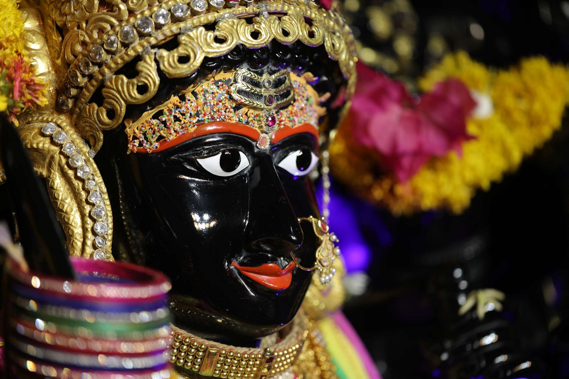 माँ के दिव्य मुखारविंद का निकट दर्शन
