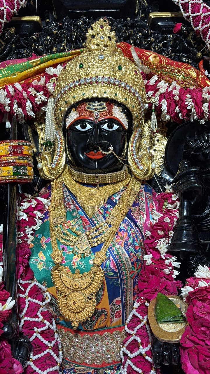 माँ त्रिपुरा सुंदरी के आज के दर्शन — १२ अक्टूबर २०२६, सोमवार (2/4)