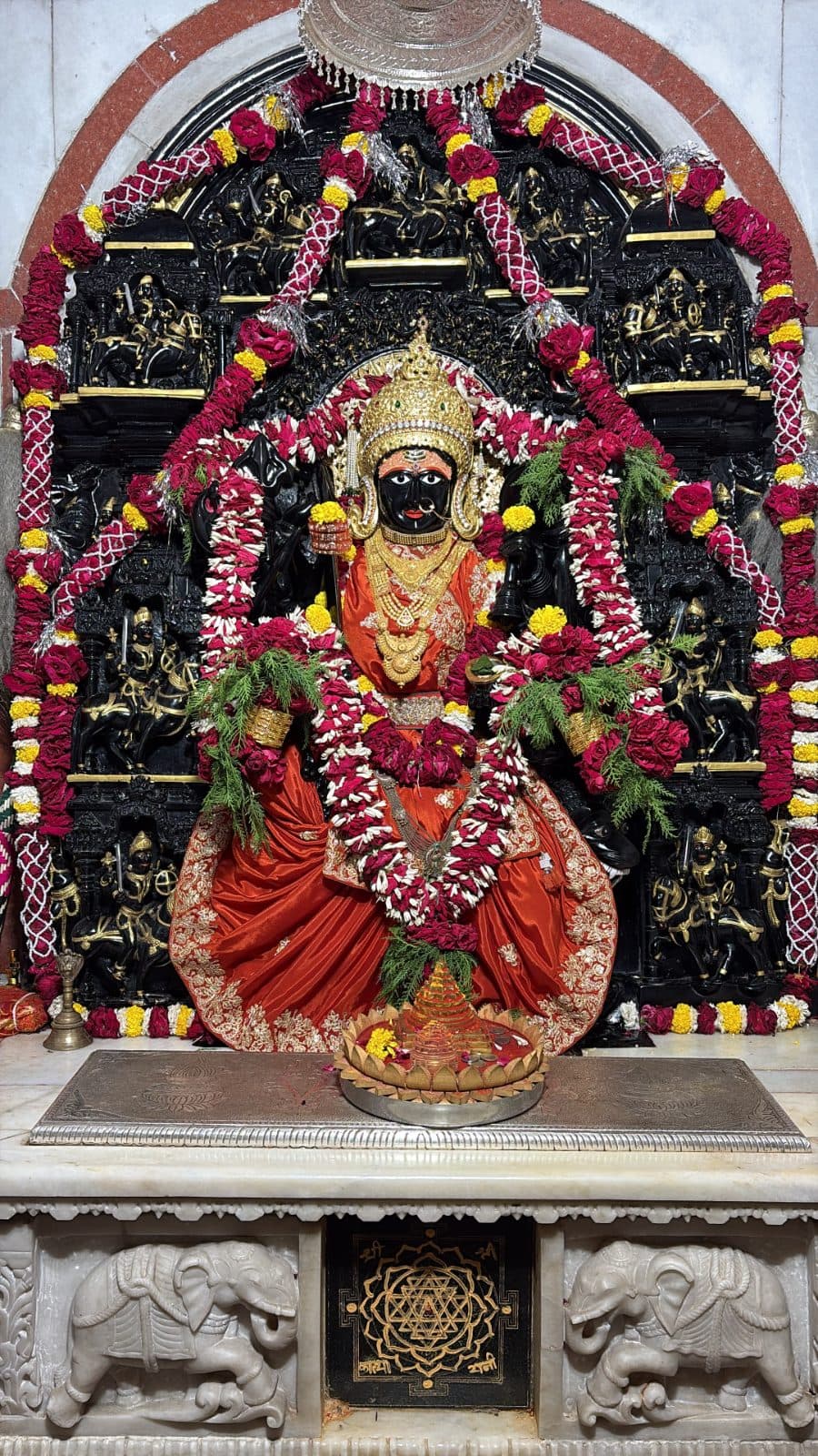 माँ त्रिपुरा सुंदरी के आज के दर्शन — १७ अक्टूबर २०२६, शनिवार (1/3)
