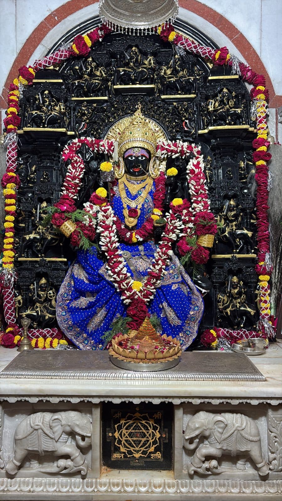 माँ त्रिपुरा सुंदरी के आज के दर्शन — १८ अक्टूबर २०२६, रविवार (1/3)