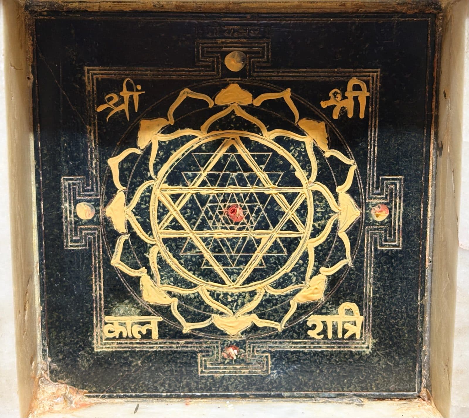 माँ त्रिपुरा सुंदरी के आज के दर्शन — १८ अक्टूबर २०२६, रविवार (3/3)