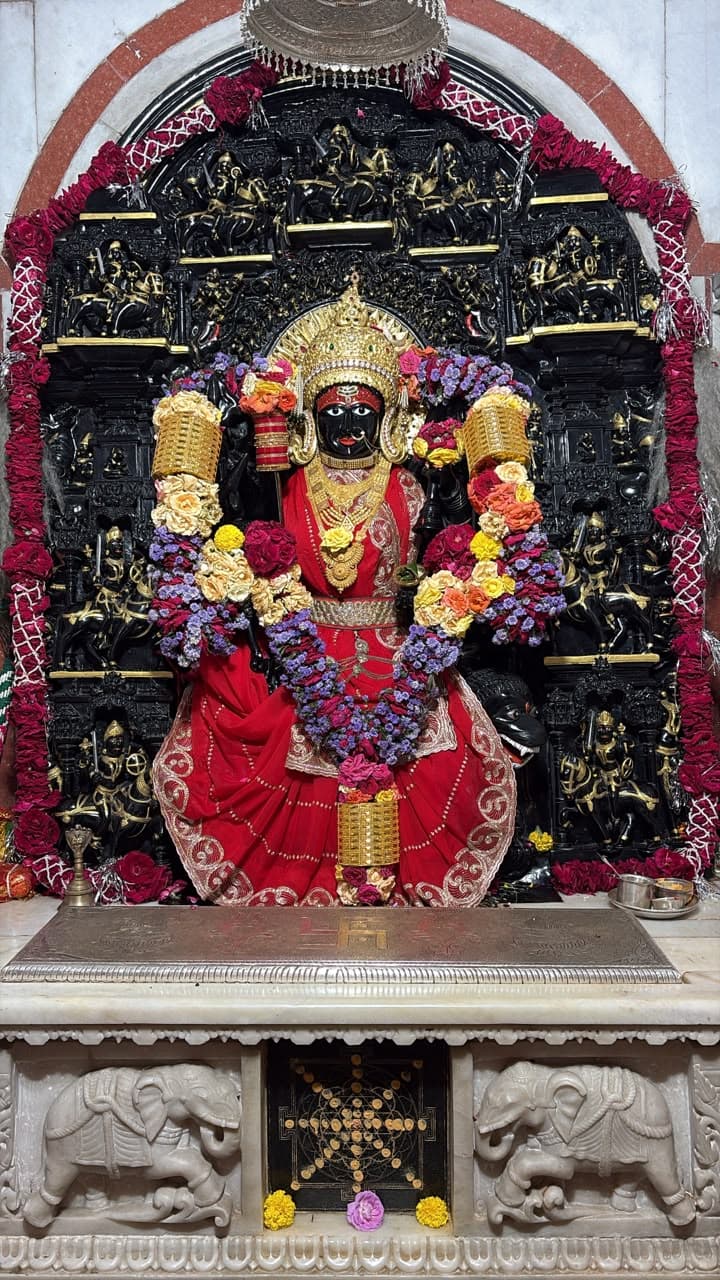 माँ त्रिपुरा सुंदरी के आज के दर्शन — २० अक्टूबर २०२६, मंगलवार (1/2)