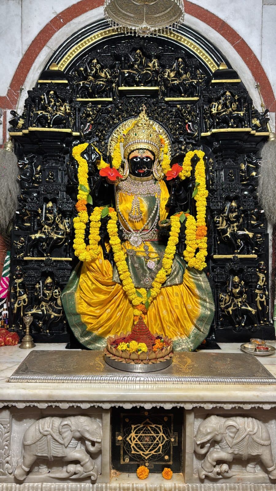 माँ त्रिपुरा सुंदरी के आज के दर्शन — २९ अक्टूबर २०२६, गुरुवार (1/2)
