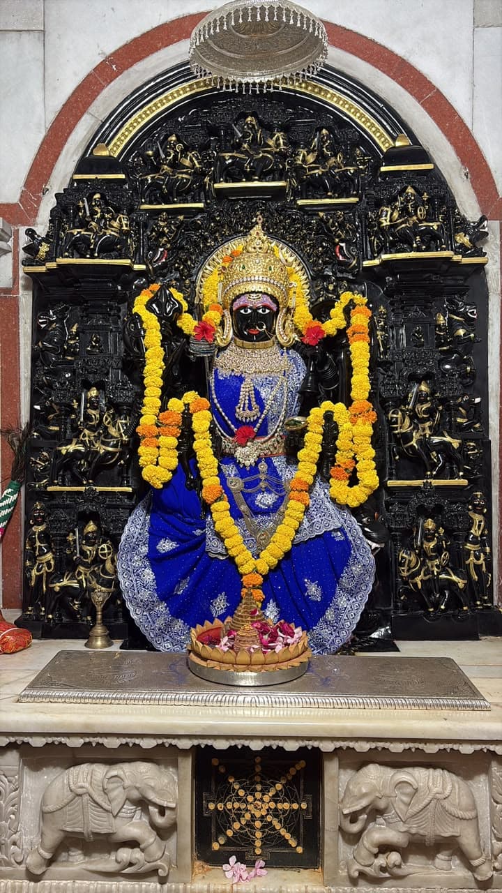 माँ त्रिपुरा सुंदरी के आज के दर्शन — ११ अक्टूबर २०२६, रविवार (1/2)