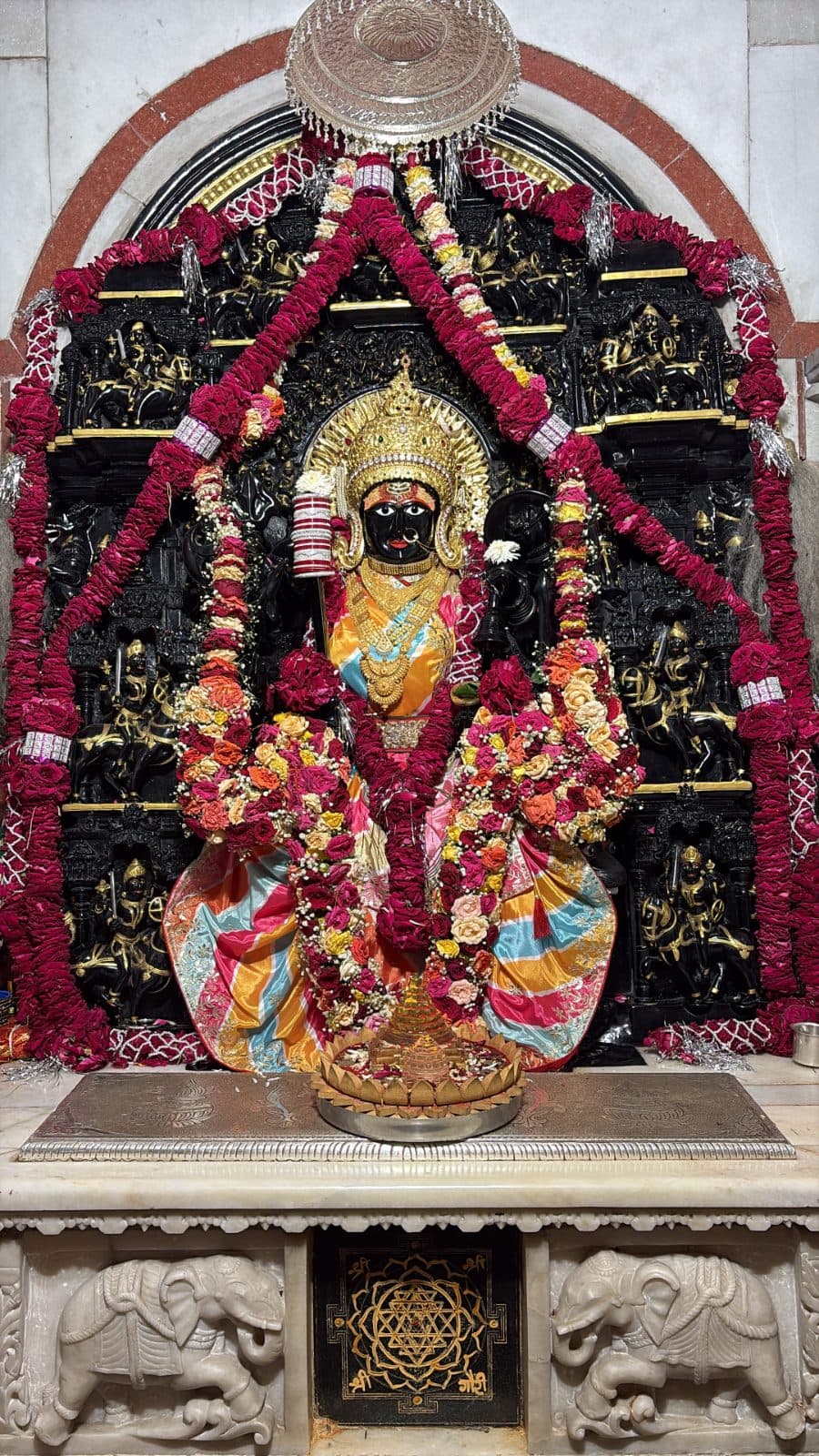 माँ त्रिपुरा सुंदरी के आज के दर्शन — १९ अक्टूबर २०२६, सोमवार (1/3)