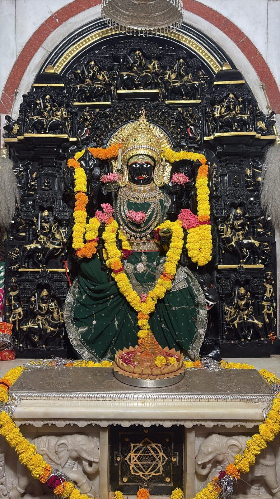 माँ त्रिपुरा सुंदरी के आज के दर्शन — २२ अक्टूबर २०२६, गुरुवार (1/2)