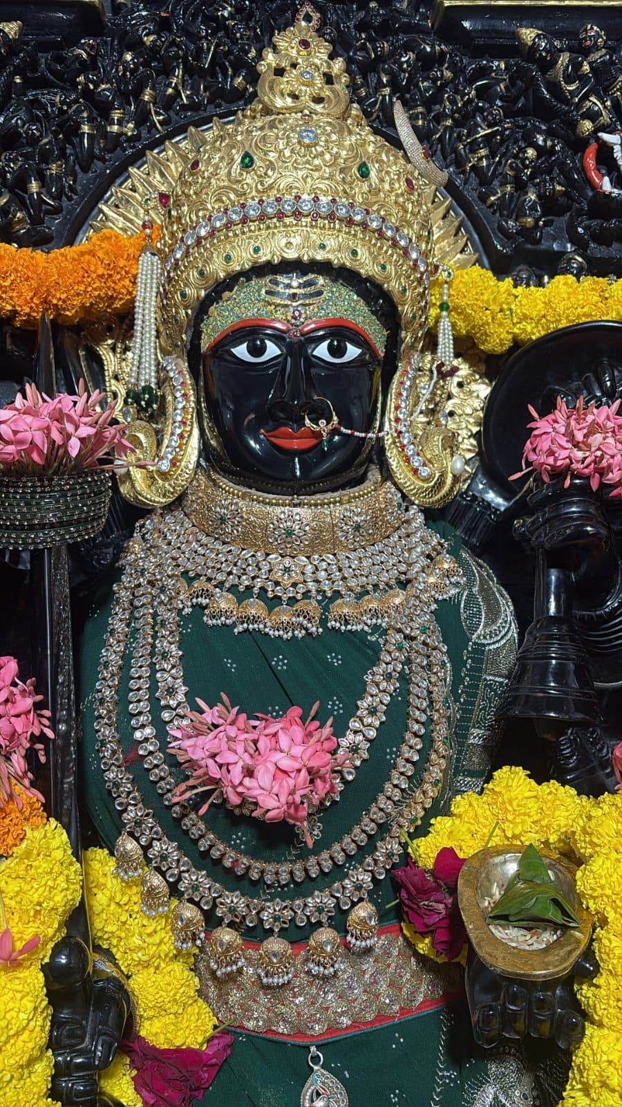 माँ त्रिपुरा सुंदरी के आज के दर्शन — २२ अक्टूबर २०२६, गुरुवार (2/2)