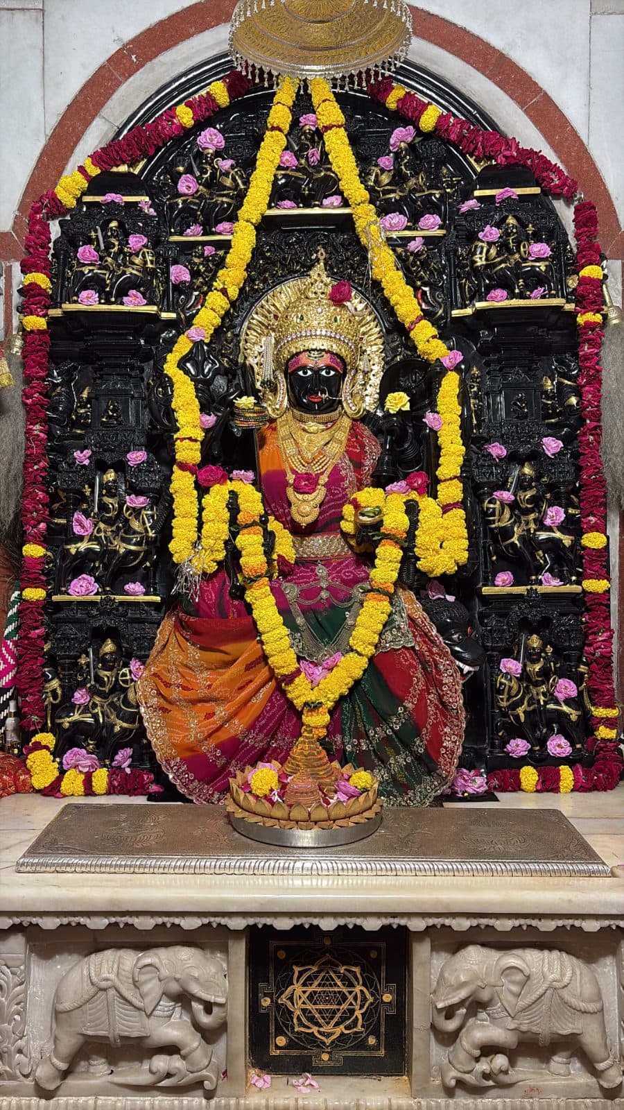 माँ त्रिपुरा सुंदरी के आज के दर्शन — २५ अक्टूबर २०२६, रविवार (1/2)